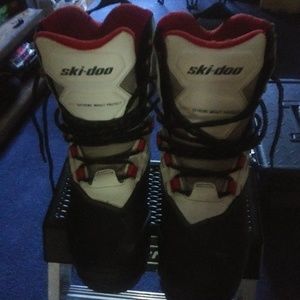 Skidoo women's size 8 boots